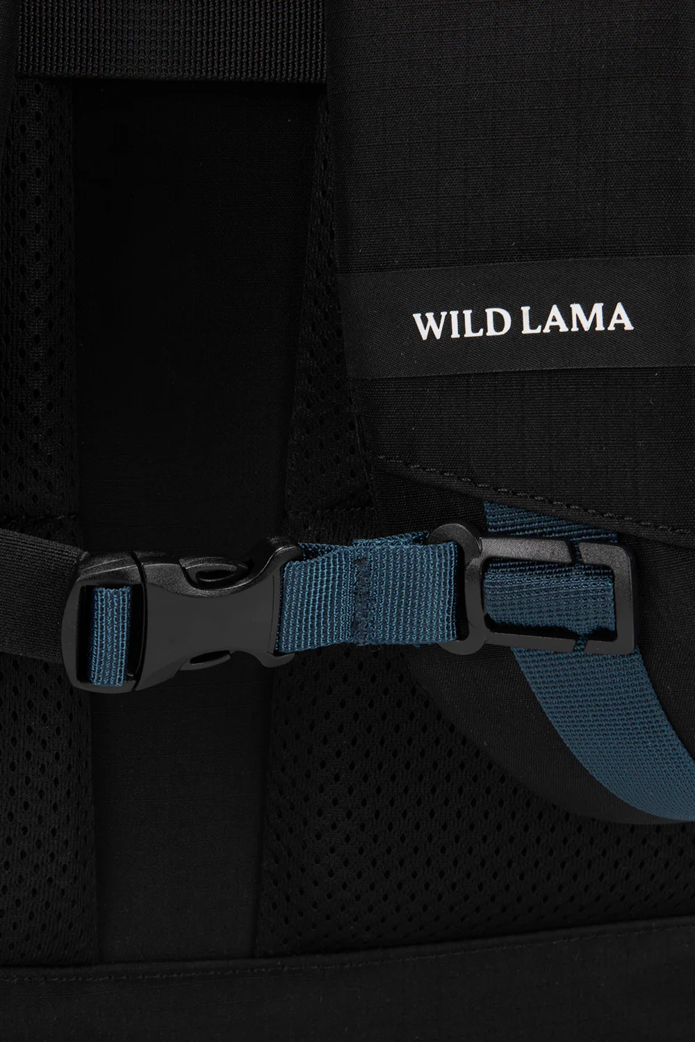 Mochila Travel Nala M Reciclada Burdeo 32L. - Image 9